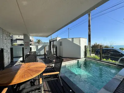 Uma varanda ou terraço em Sonho de Palmas 102 - Apartamento de frente para o mar na bela praia de Palmas, com 3 dormitórios, sendo 2 suítes