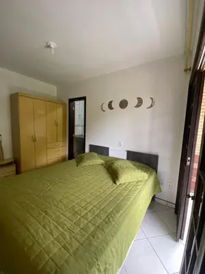 Uma cama ou camas num quarto em Sobrado 300m praia de Bombas