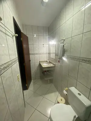 Uma casa de banho em Sobrado 300m praia de Bombas