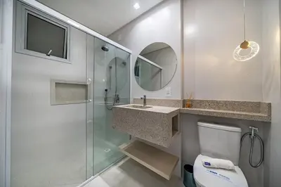 A planta de Farol de Bombas 104 – Lindíssimo Apartamento com Vista para o Mar na Praia de Bombas.