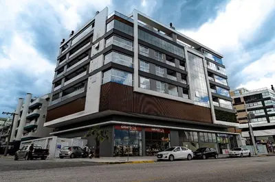 A planta de Farol de Bombas 104 – Lindíssimo Apartamento com Vista para o Mar na Praia de Bombas.