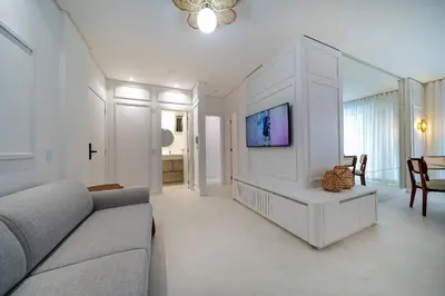 A planta de Farol de Bombas 104 – Lindíssimo Apartamento com Vista para o Mar na Praia de Bombas.
