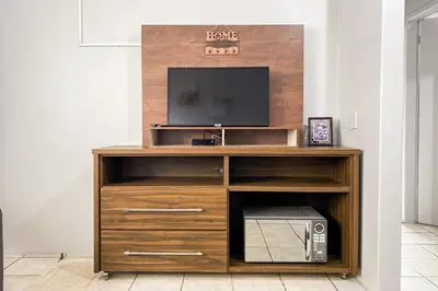 Uma televisão e/ou sistema de entretenimento em Casa na Vila Gastronômica em Palmas - 0304