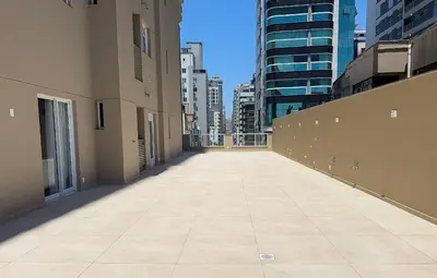 O edifício onde o apartamento está situado