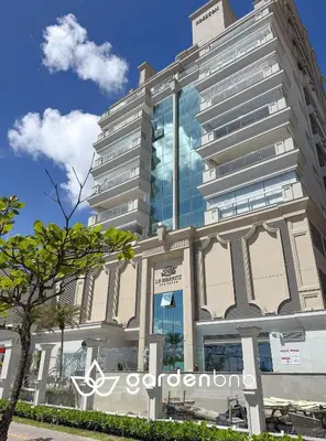 O edifício onde o apartamento está situado
