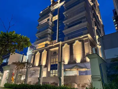 O edifício onde o apartamento está situado