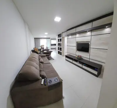 A cozinha ou kitchenette de Apto 3 quartos 3 garagens prox ao Russi Meia Praia