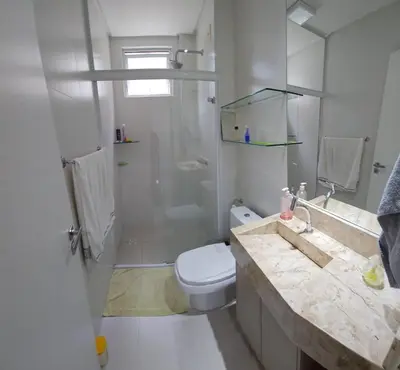 Uma casa de banho em Apto 3 quartos 3 garagens prox ao Russi Meia Praia