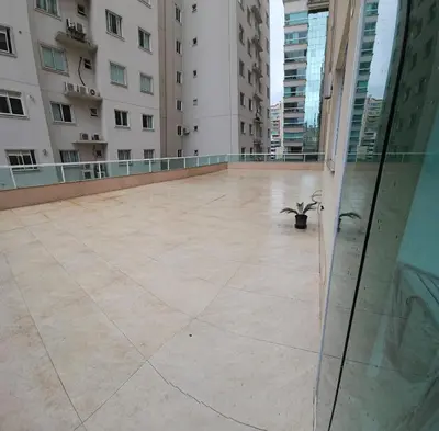 O edifício onde o apartamento está situado