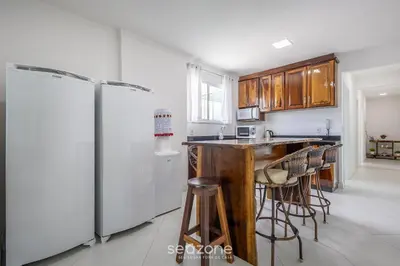 A cozinha ou kitchenette de Apto c/ churrasq. e varanda, 450m da Praia SIT1202