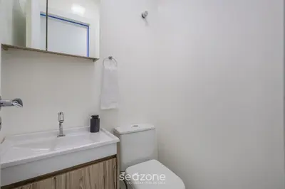 Uma casa de banho em Apto c/ churrasq. e varanda, 450m da Praia SIT1202