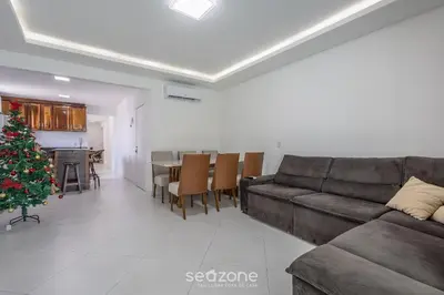 Uma área de estar em Apto c/ churrasq. e varanda, 450m da Praia SIT1202