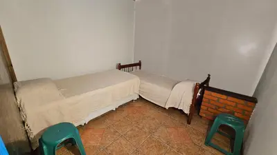 Uma cama ou camas num quarto em Hostel Tubarão