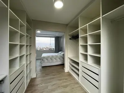 Uma cama ou camas num quarto em Casa com piscina e 04 suítes e linda vista para toda a cidade