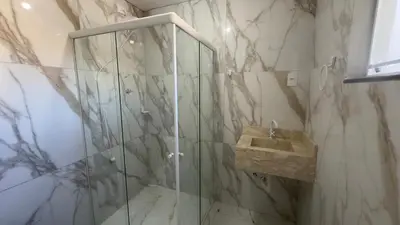 Uma casa de banho em Pousada Cantinho da Kel suítes para 2,3 e 4 pessoas , 600 metros da praia de Bombinhas
