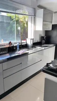 A cozinha ou kitchenette de Pousada Cantinho da Kel suítes para 2,3 e 4 pessoas , 600 metros da praia de Bombinhas