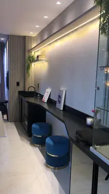 Uma área de estar em Suíte privada