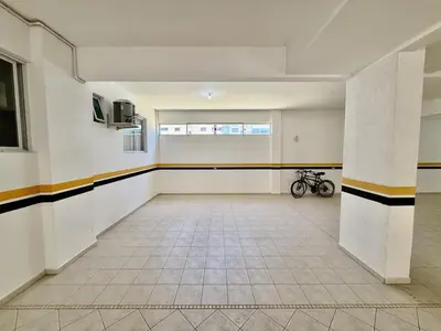 A planta de Apto amplo com 3 quartos na Quadra Mar em MEIA PRAIA