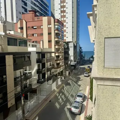 Apto amplo com 3 quartos na Quadra Mar em MEIA PRAIA
