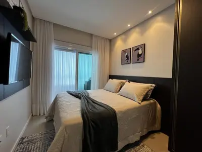 Uma televisão e/ou sistema de entretenimento em Apartamento em Mariscal 2 Quartos e Perto da Praia