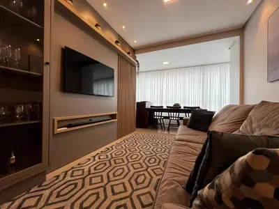 Uma televisão e/ou sistema de entretenimento em Apartamento em Mariscal 2 Quartos e Perto da Praia