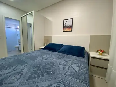 Uma cama ou camas num quarto em Apartamento a 100 metros do mar na Praia do Mariscal