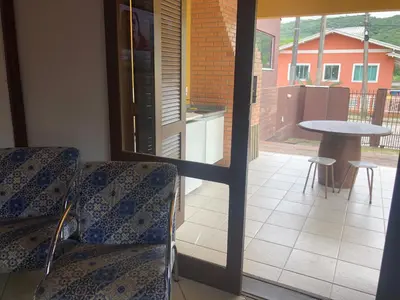 Uma varanda ou terraço em Linda casa com piscina em Bombinhas, espaço inteiro