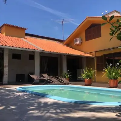 Linda casa com piscina em Bombinhas