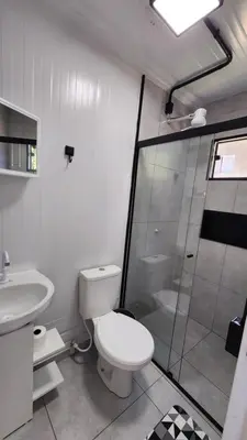 Uma casa de banho em Ap Conteiner, 2 piso, com vista, 7min da praia de carro c ar condicionado
