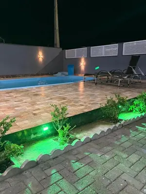 A piscina em ou perto de casa palmeira