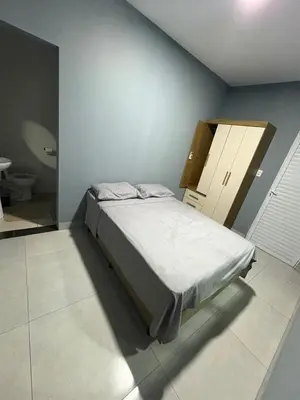 Uma cama ou camas num quarto em casa palmeira