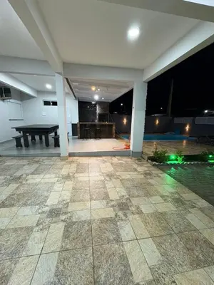 A piscina em ou perto de casa palmeira