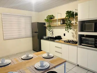 A cozinha ou kitchenette de Casa pertinho da Praia Central de Itapema