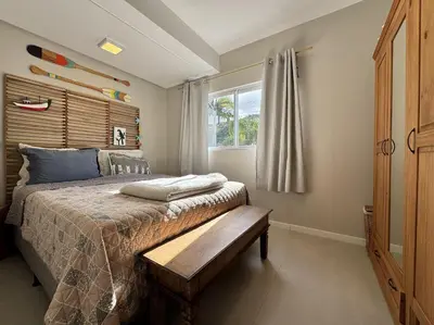 Uma cama ou camas num quarto em Belíssimo Apto Duplex na Praia de Palmas a Poucos Minutos do mar - Para 6 pessoas
