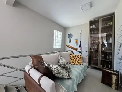 Uma área de estar em Belíssimo Apto Duplex na Praia de Palmas a Poucos Minutos do mar - Para 6 pessoas