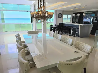 A planta de Cobertura Duplex 4 Suítes Alto Padrão, Frente Mar