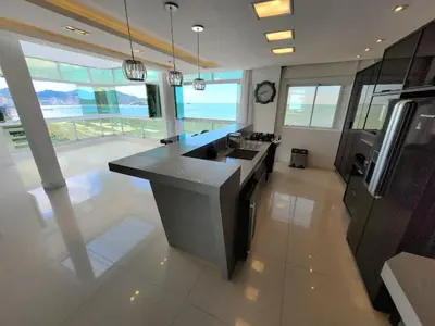 A planta de Cobertura Duplex 4 Suítes Alto Padrão, Frente Mar