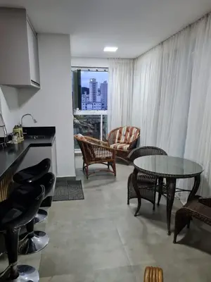 Uma área de estar em Apartamento Itapema Caravan