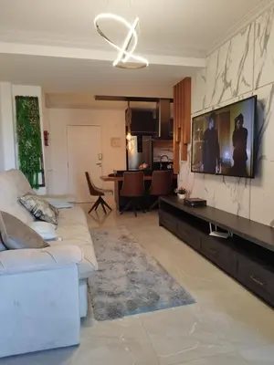 Uma televisão e/ou sistema de entretenimento em APARTMENTO em BOMBINHAS Vista Mar