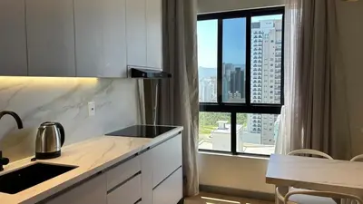 A cozinha ou kitchenette de Itapema flat a 300m da praia e píer