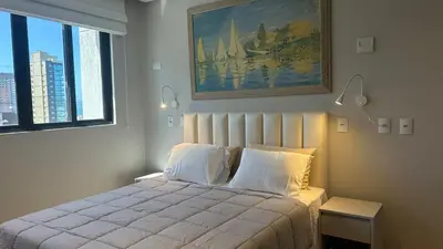 Uma cama ou camas num quarto em Itapema flat a 300m da praia e píer