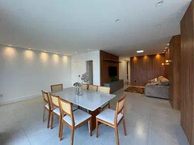 Uma área de estar em Apartamento Novo Vista Mar - Próximo ao Pier