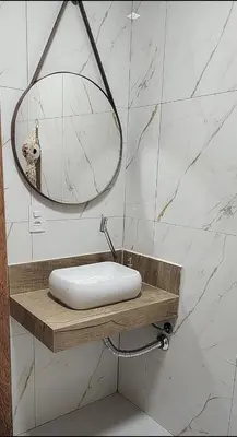 Uma casa de banho em Quarto com frigobar e ar condicionado em Bombas