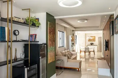 A cozinha ou kitchenette de GHBC01 - Apt Beira Mar - 3 Suítes - 3 vgs de gargem