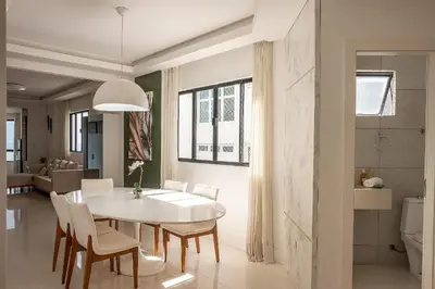 Uma casa de banho em GHBC01 - Apt Beira Mar - 3 Suítes - 3 vgs de gargem