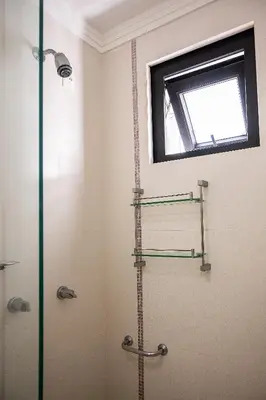 Uma casa de banho em GHBC01 - Apt Beira Mar - 3 Suítes - 3 vgs de gargem