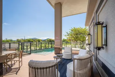Uma varanda ou terraço em Cobertura 2 suítes, piscina e academia no prédio