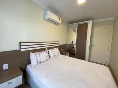 Uma cama ou camas num quarto em Apartamento com piscina em quatro ilhas