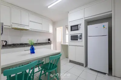 A cozinha ou kitchenette de Apto no Centro de Itapema, a 200m do Mar EBM0122