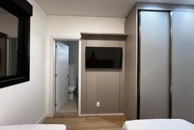 Uma cama ou camas num quarto em Apartamento aconchegante á 90m da praia de Mariscal